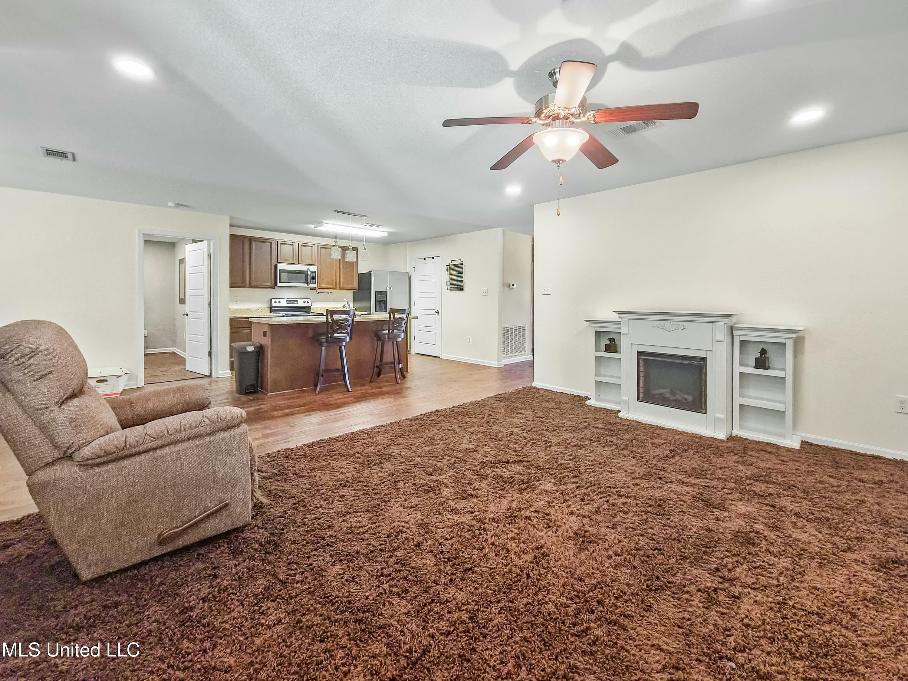 539 W Marigold Drive, Long Beach, Mississippi image 4