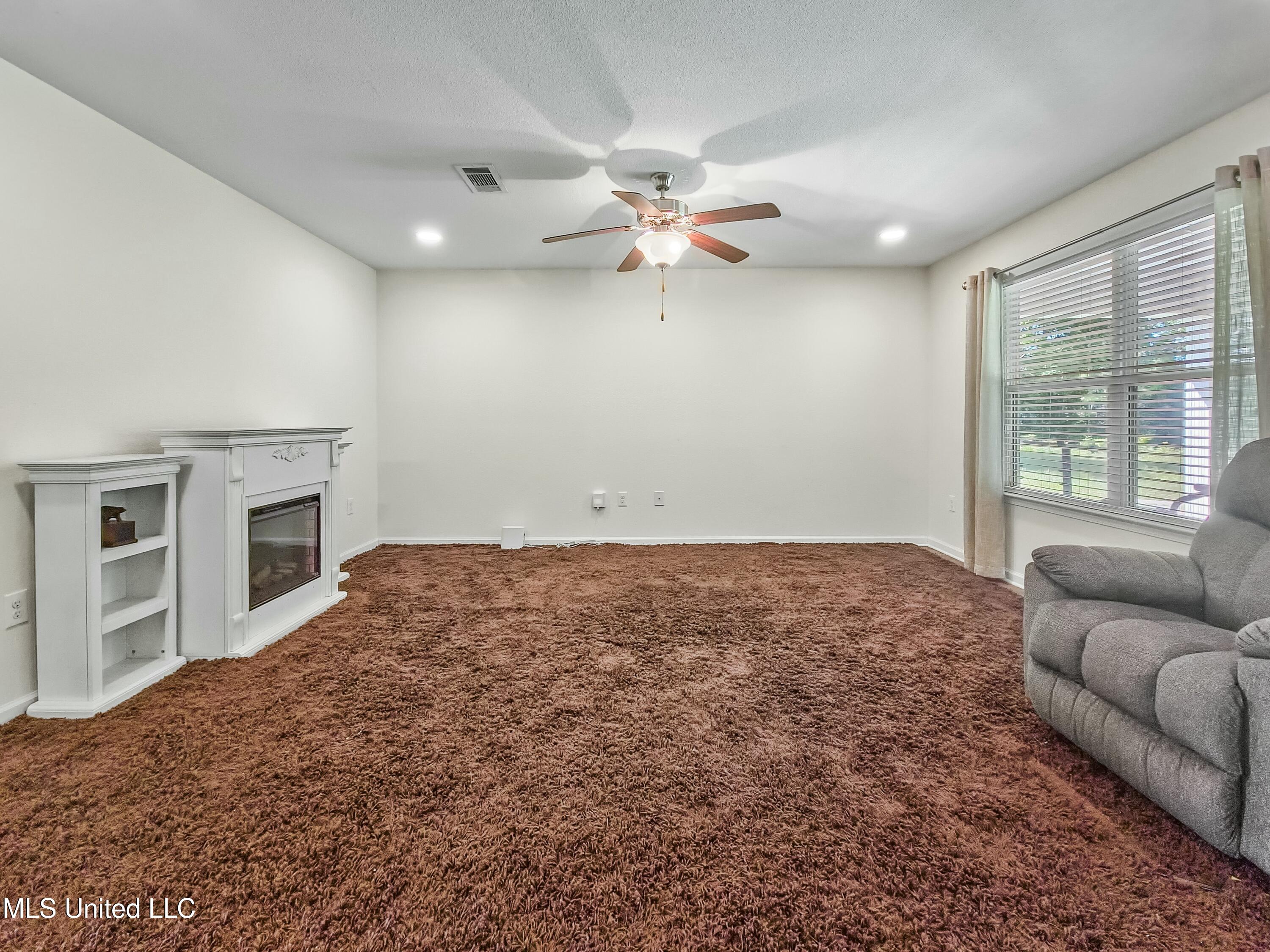 539 W Marigold Drive, Long Beach, Mississippi image 3