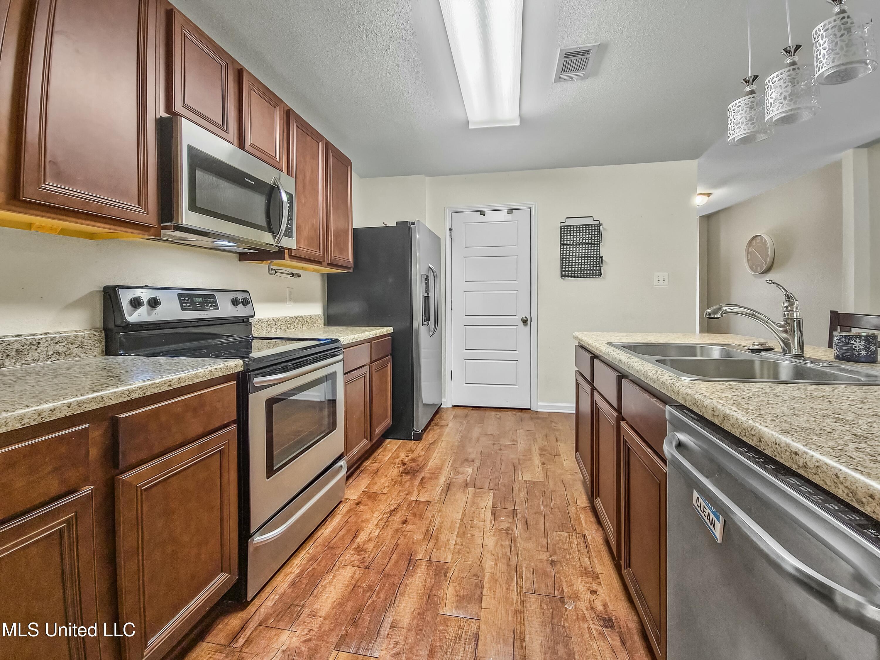 539 W Marigold Drive, Long Beach, Mississippi image 6