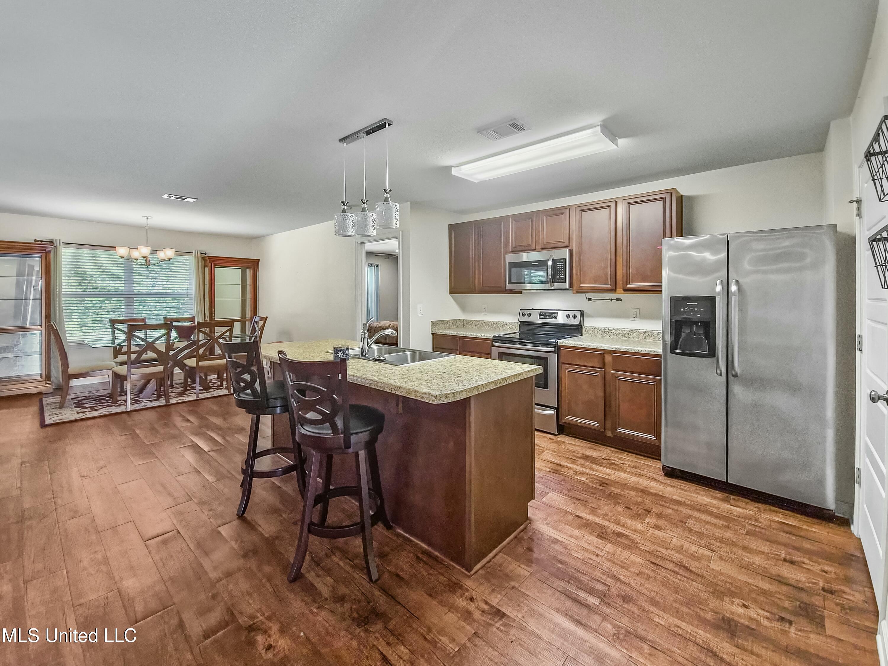 539 W Marigold Drive, Long Beach, Mississippi image 5
