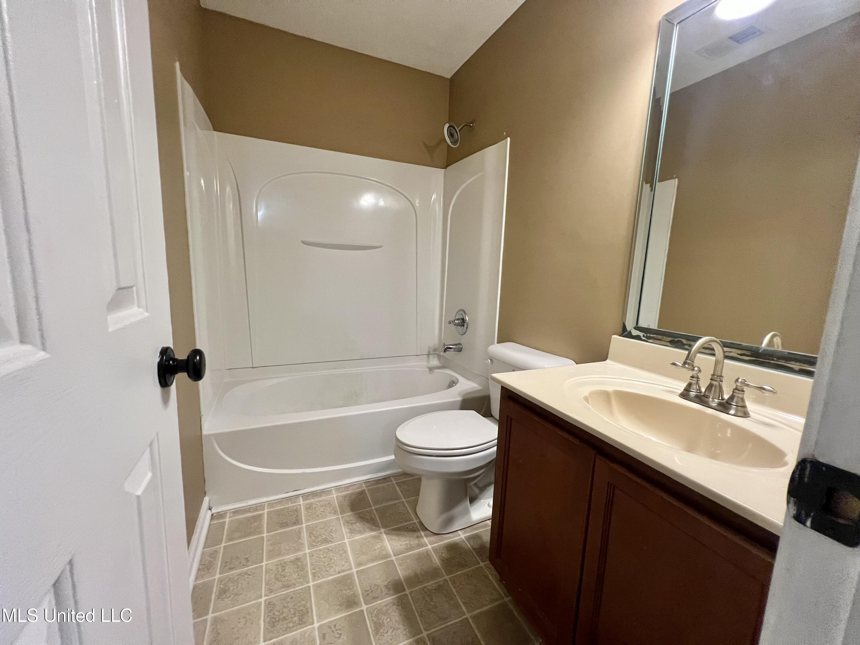 3895 Rolling Wagon Cove, Southaven, Mississippi image 19