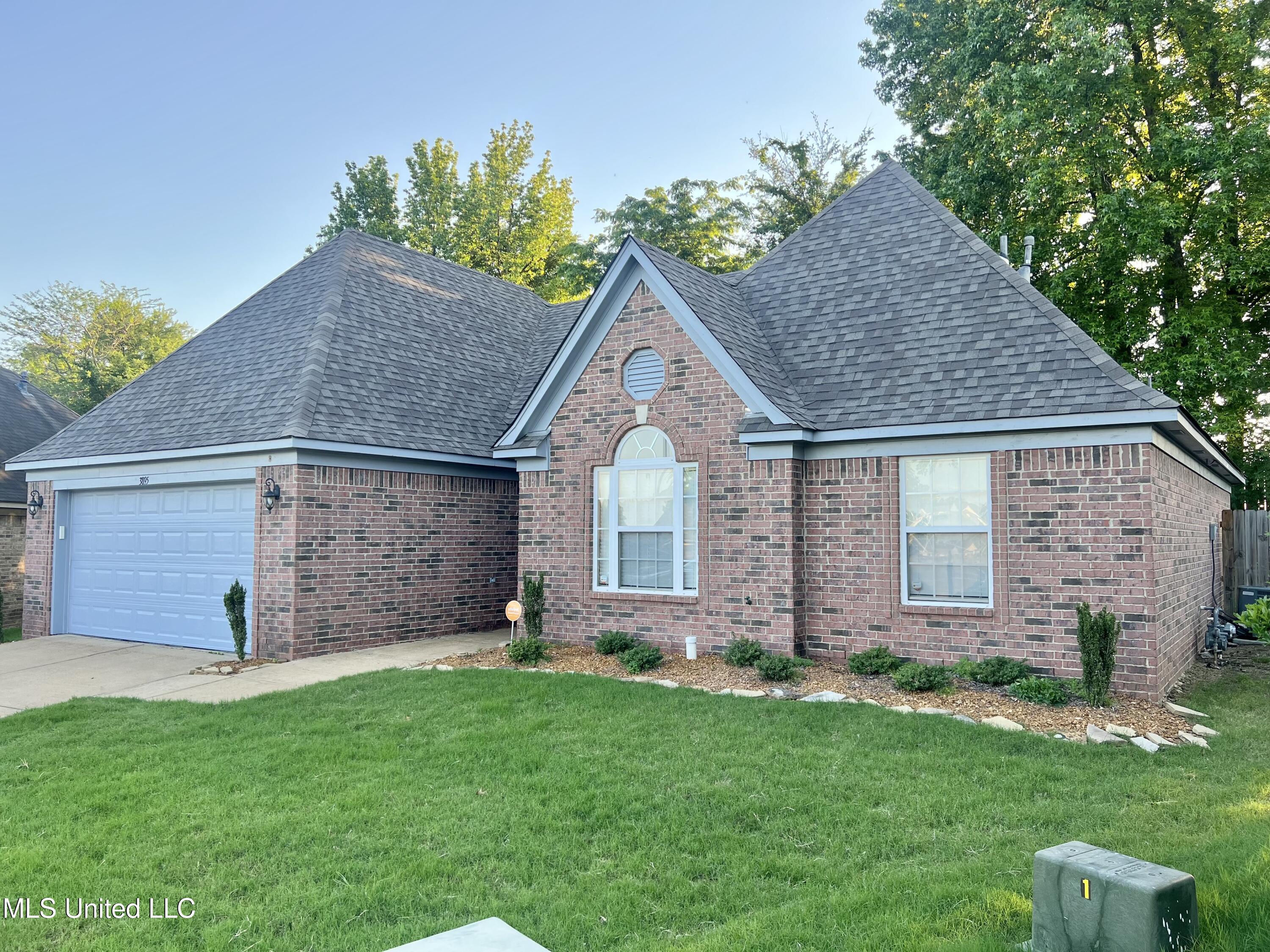 3895 Rolling Wagon Cove, Southaven, Mississippi image 2