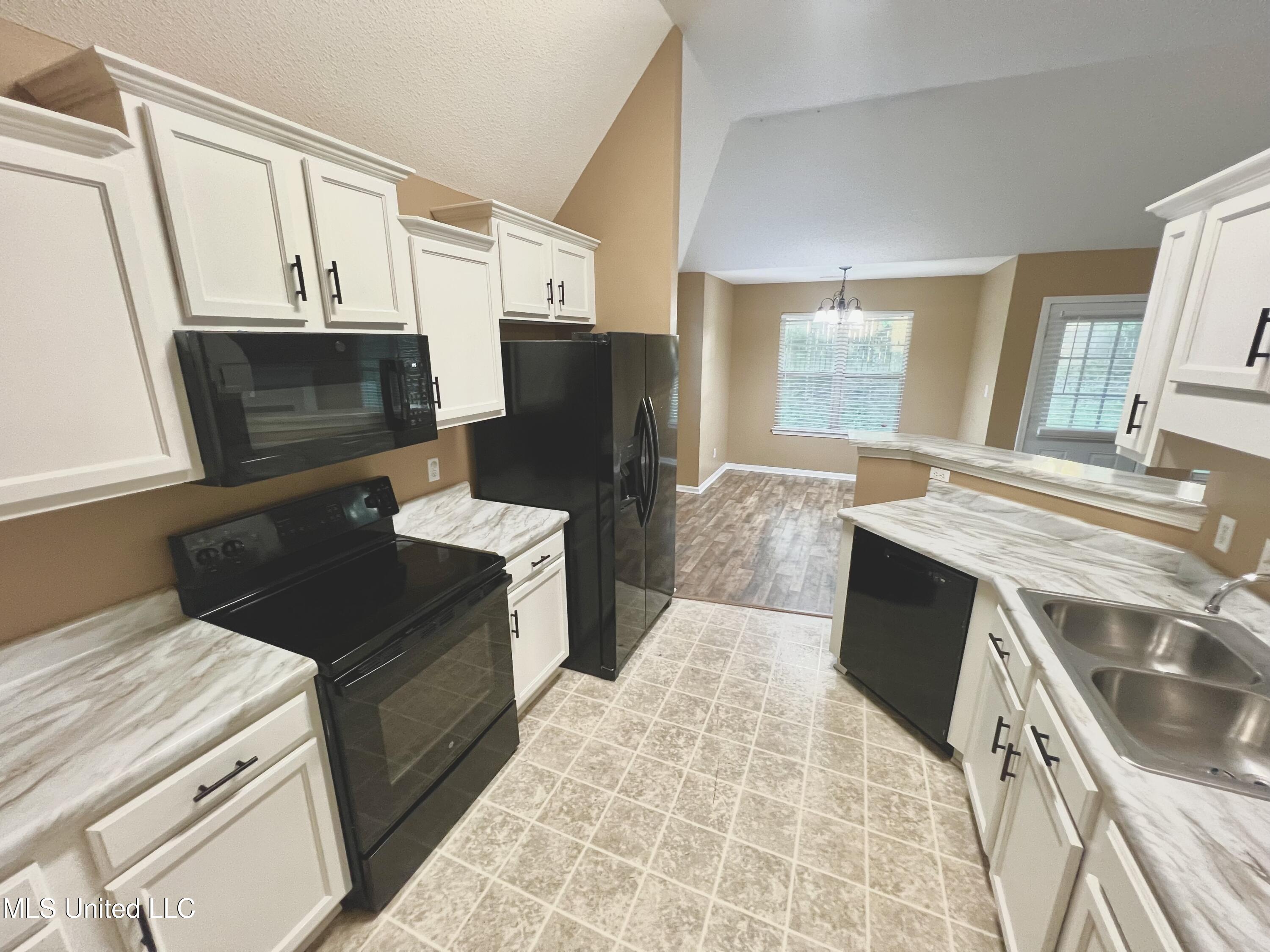 3895 Rolling Wagon Cove, Southaven, Mississippi image 12