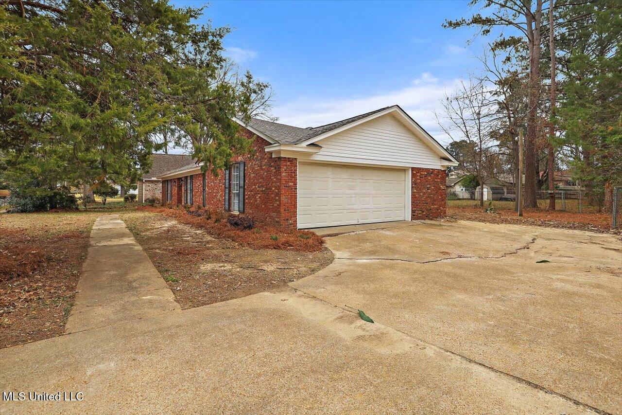 306 Mcdonald Drive, Clinton, Mississippi image 4