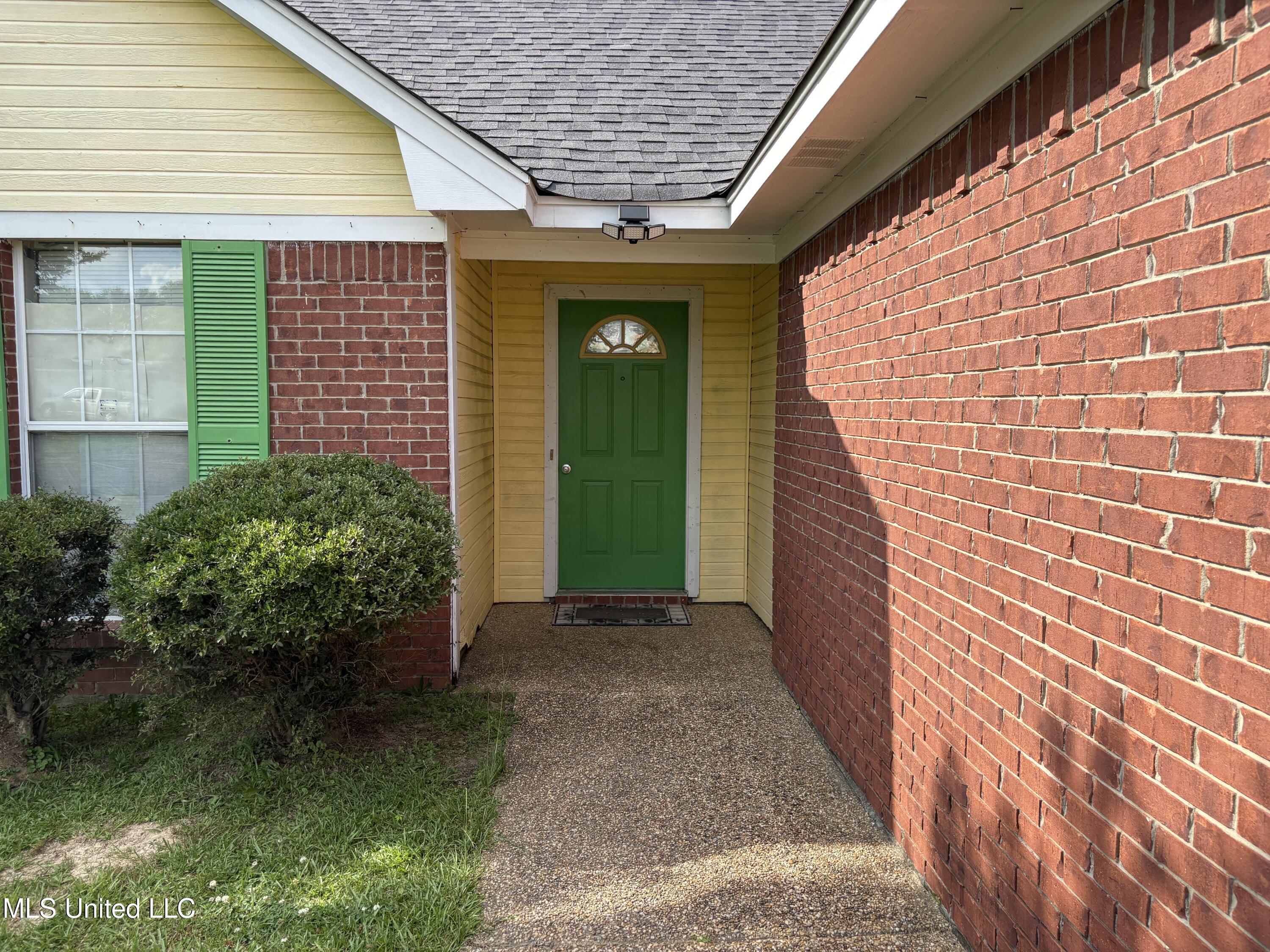 9831 Crooked Creek Boulevard, Byram, Mississippi image 3