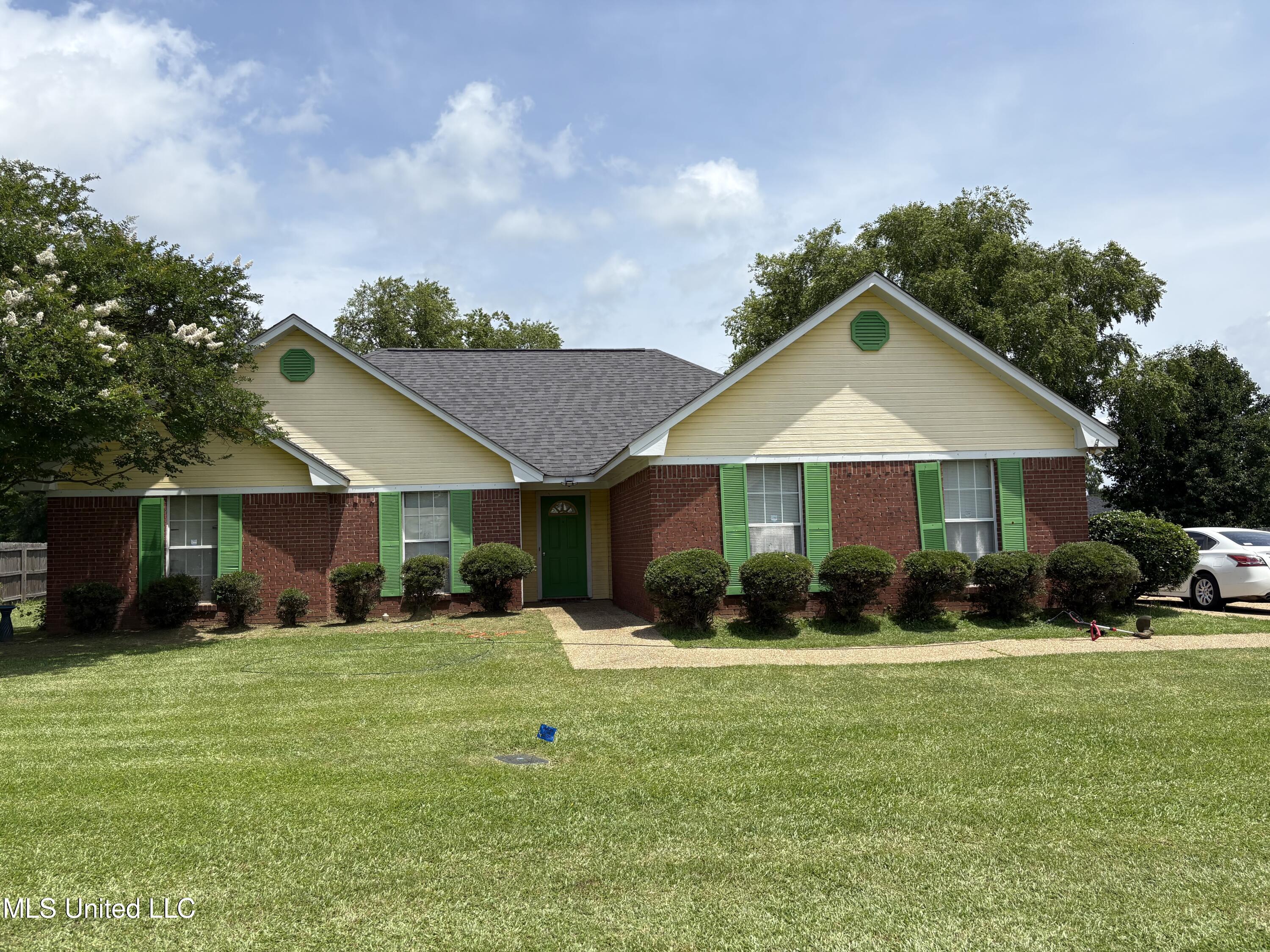 9831 Crooked Creek Boulevard, Byram, Mississippi image 1