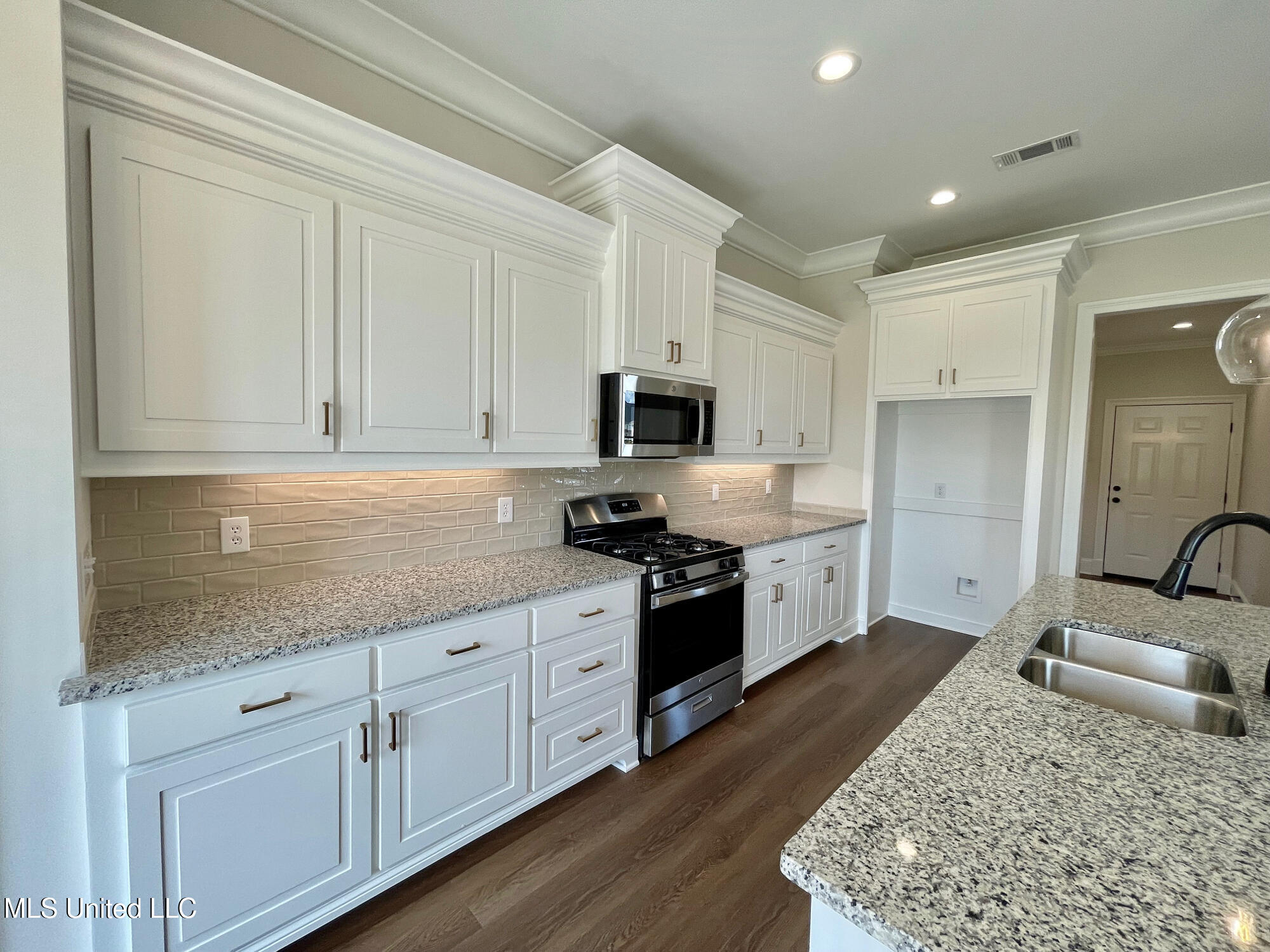 425 Aurora Circle, Canton, Mississippi image 12