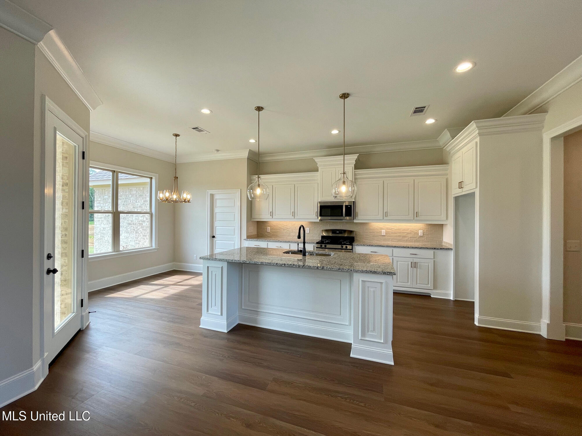 425 Aurora Circle, Canton, Mississippi image 10