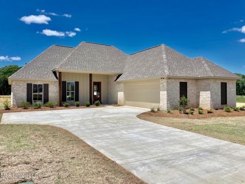 Homes For Sale - 425 Aurora Circle<br/> Canton, MS 39046