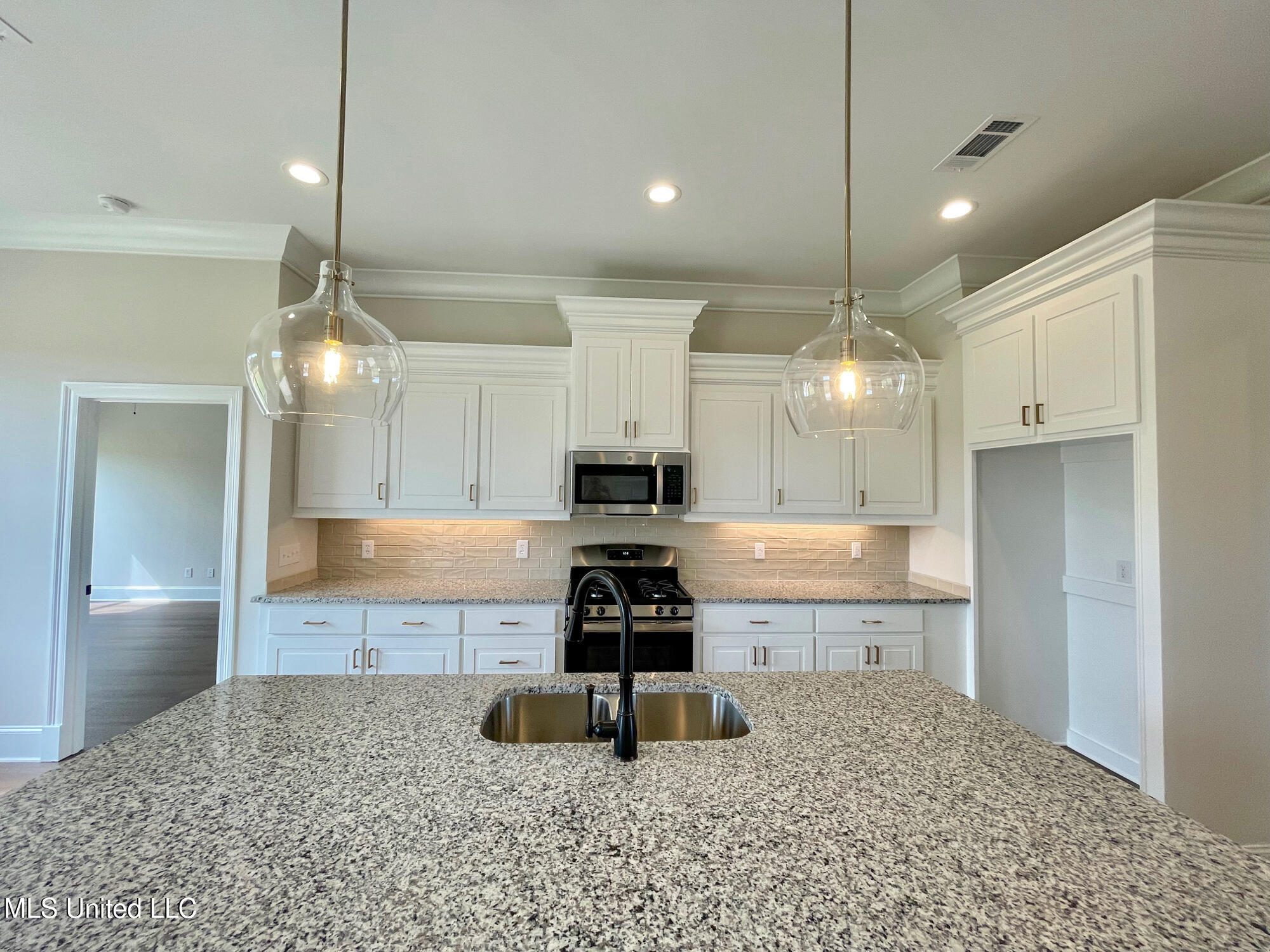 425 Aurora Circle, Canton, Mississippi image 14