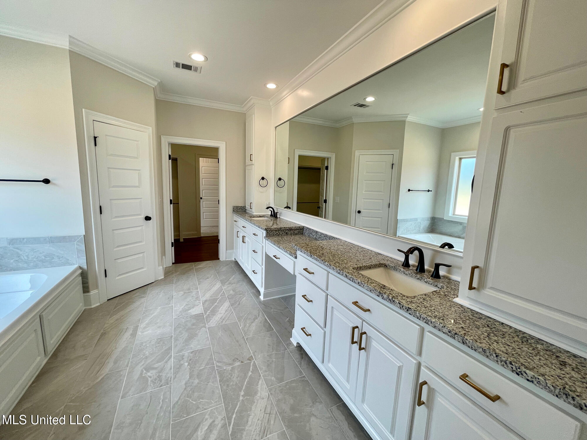 425 Aurora Circle, Canton, Mississippi image 27