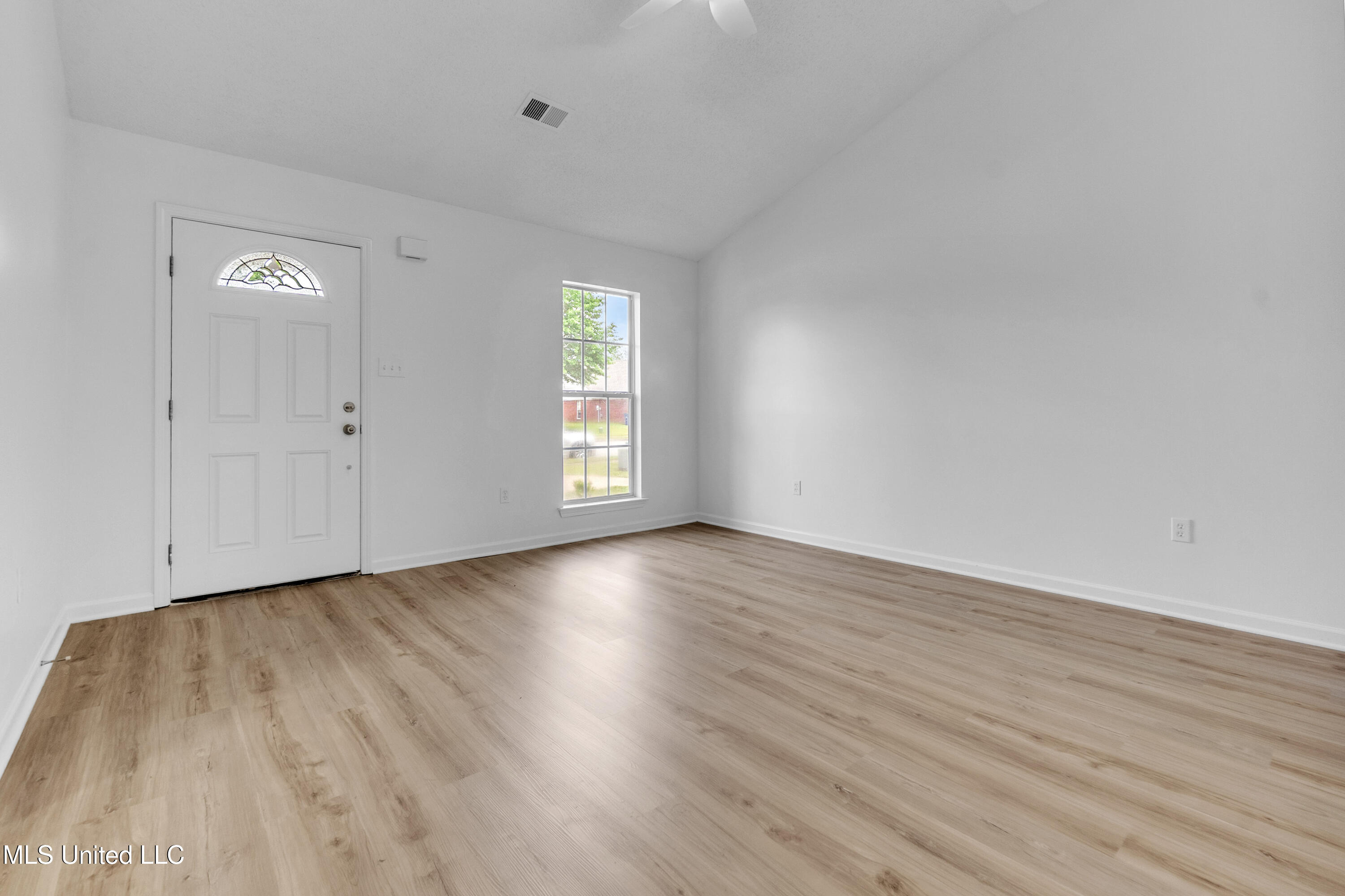10627 Pecan View Drive, Olive Branch, Mississippi image 5