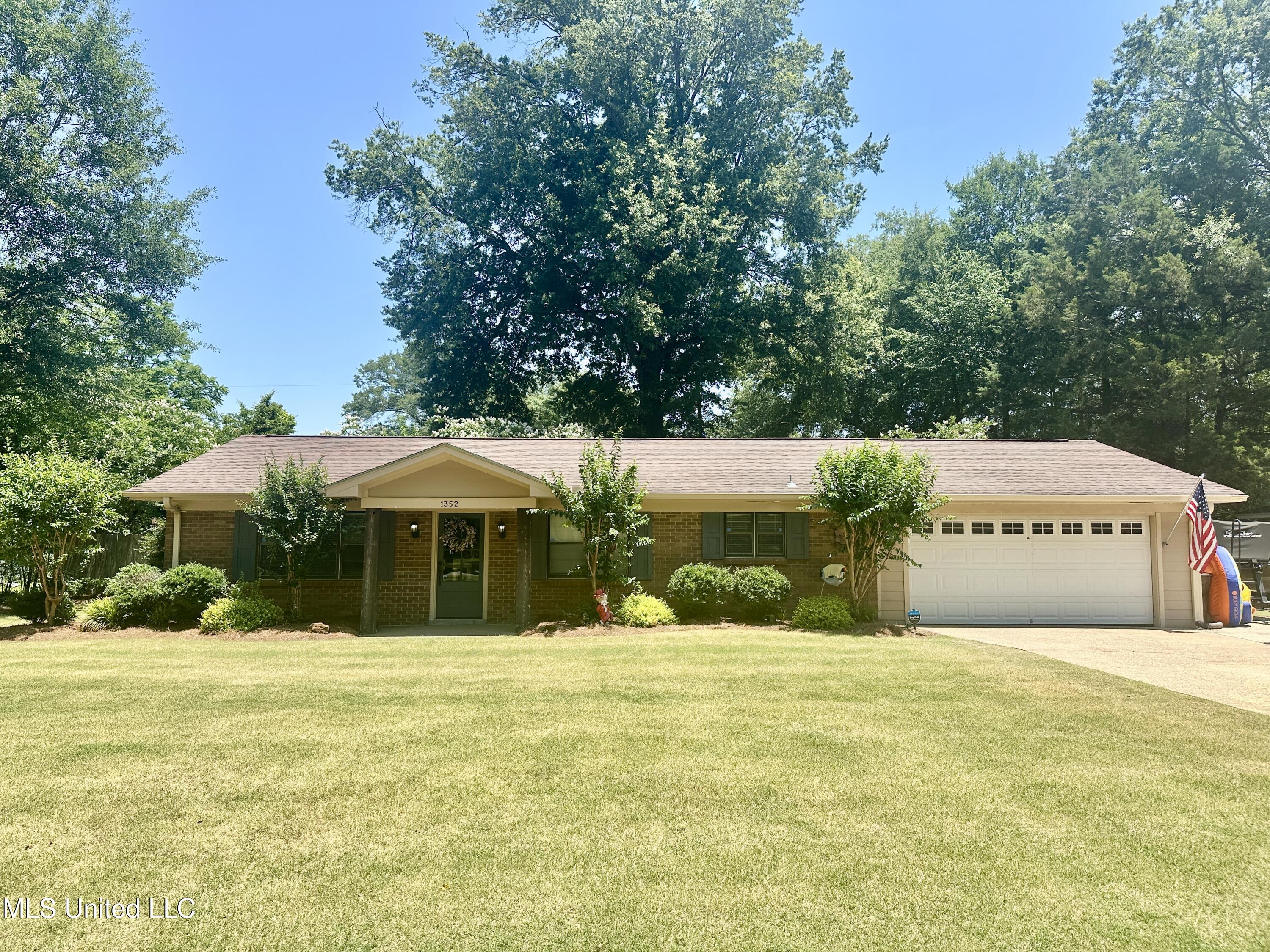 1352 Memorial Drive, Cleveland, Mississippi image 1
