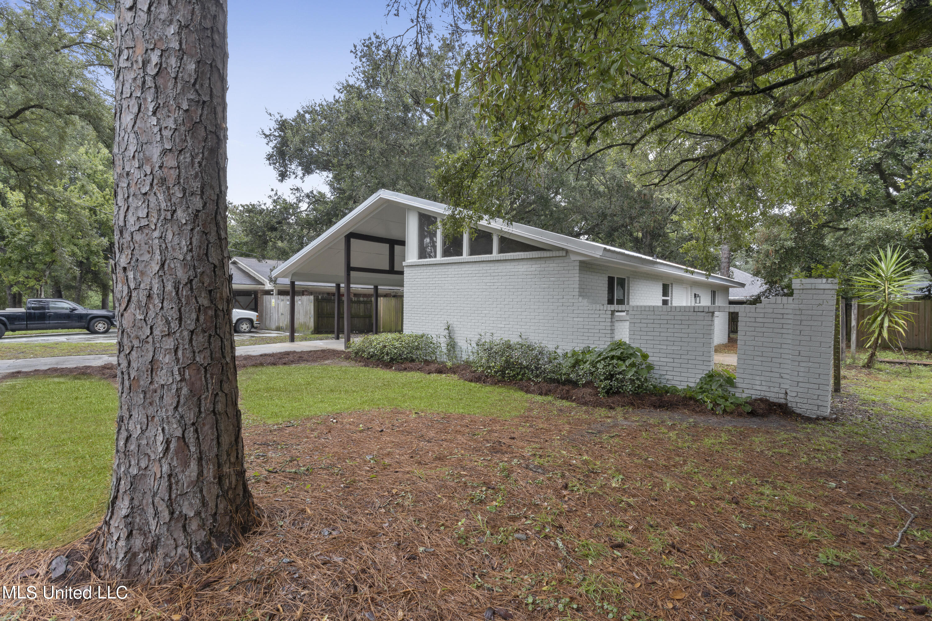 1644 S 10th Street, Ocean Springs, Mississippi image 3