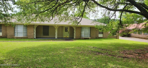 Homes For Sale - 329 Swan Lake Drive<br/> Jackson, MS 39212
