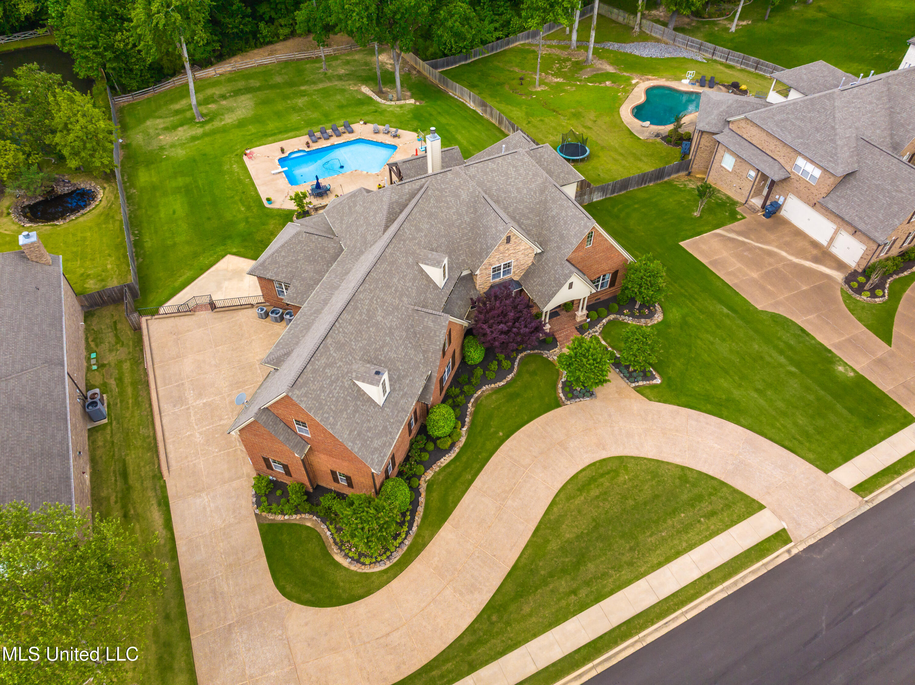 1800 Notting Hill Drive, Hernando, Mississippi image 4