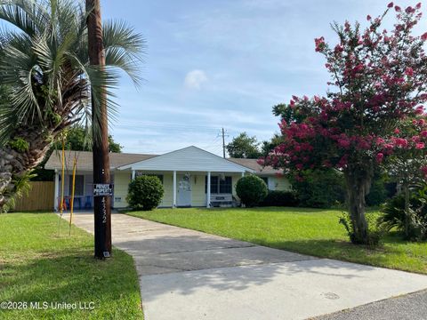 Homes For Sale - 4332 Betts Circle<br/> Gulfport, MS 39501