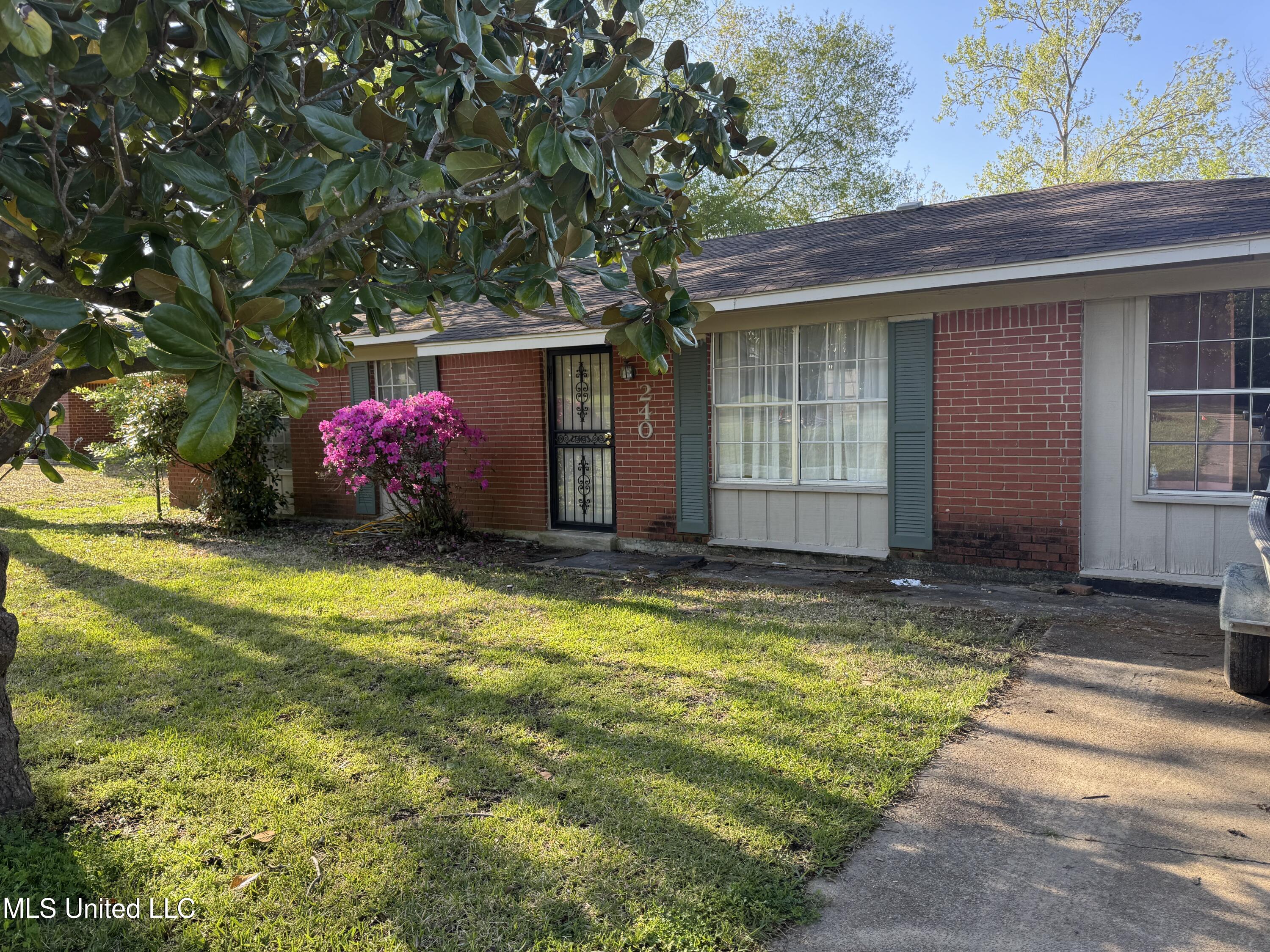 240 W Lee Drive, Clarksdale, Mississippi image 1