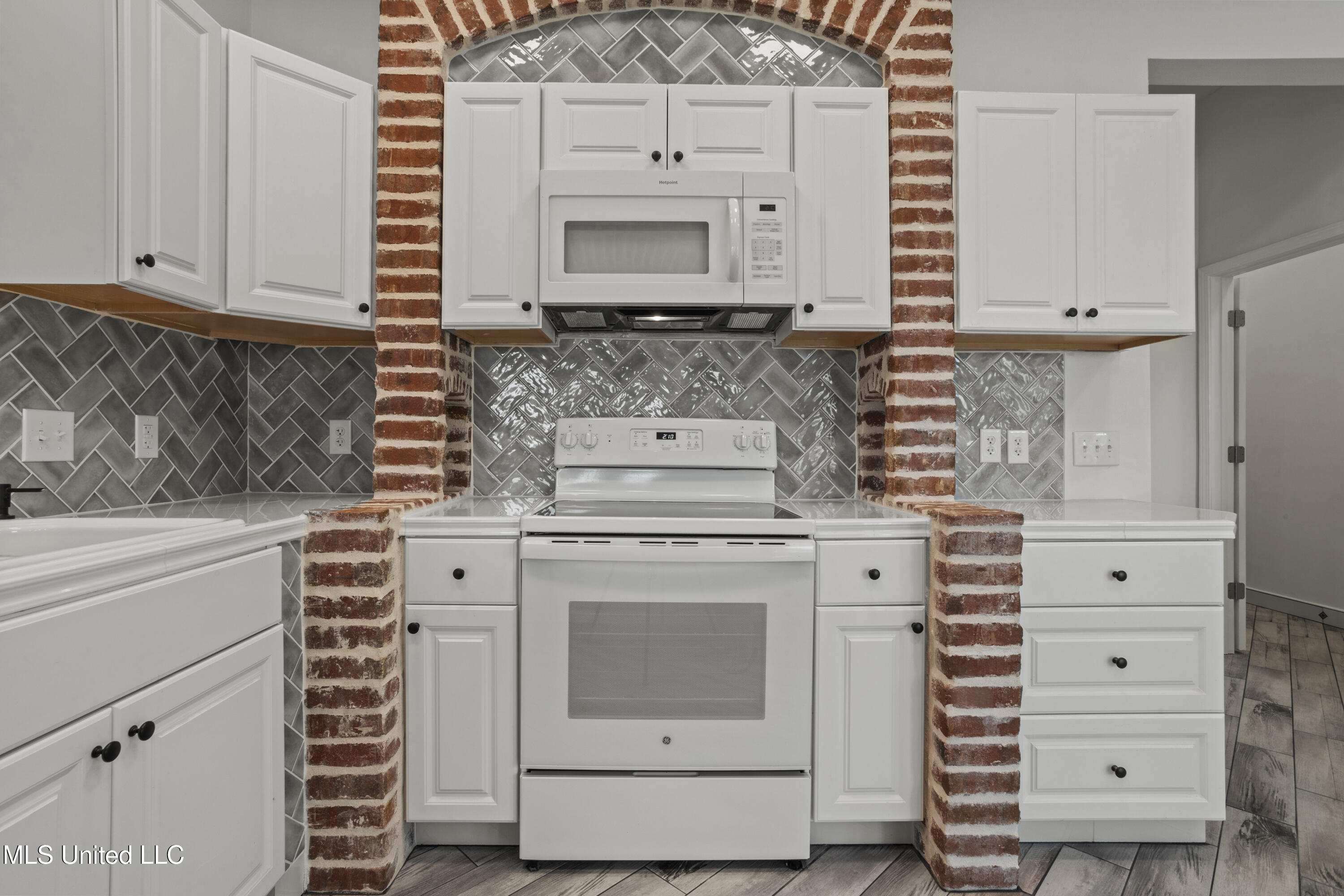 22190 Rd 357, Kiln, Mississippi image 21