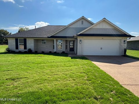 Homes For Sale - 103 Red Bird Cove<br/> Senatobia, MS 38668