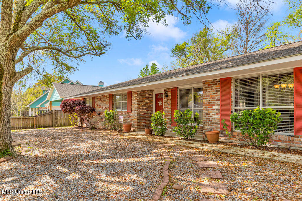 226 Boggs Circle, Long Beach, Mississippi image 4