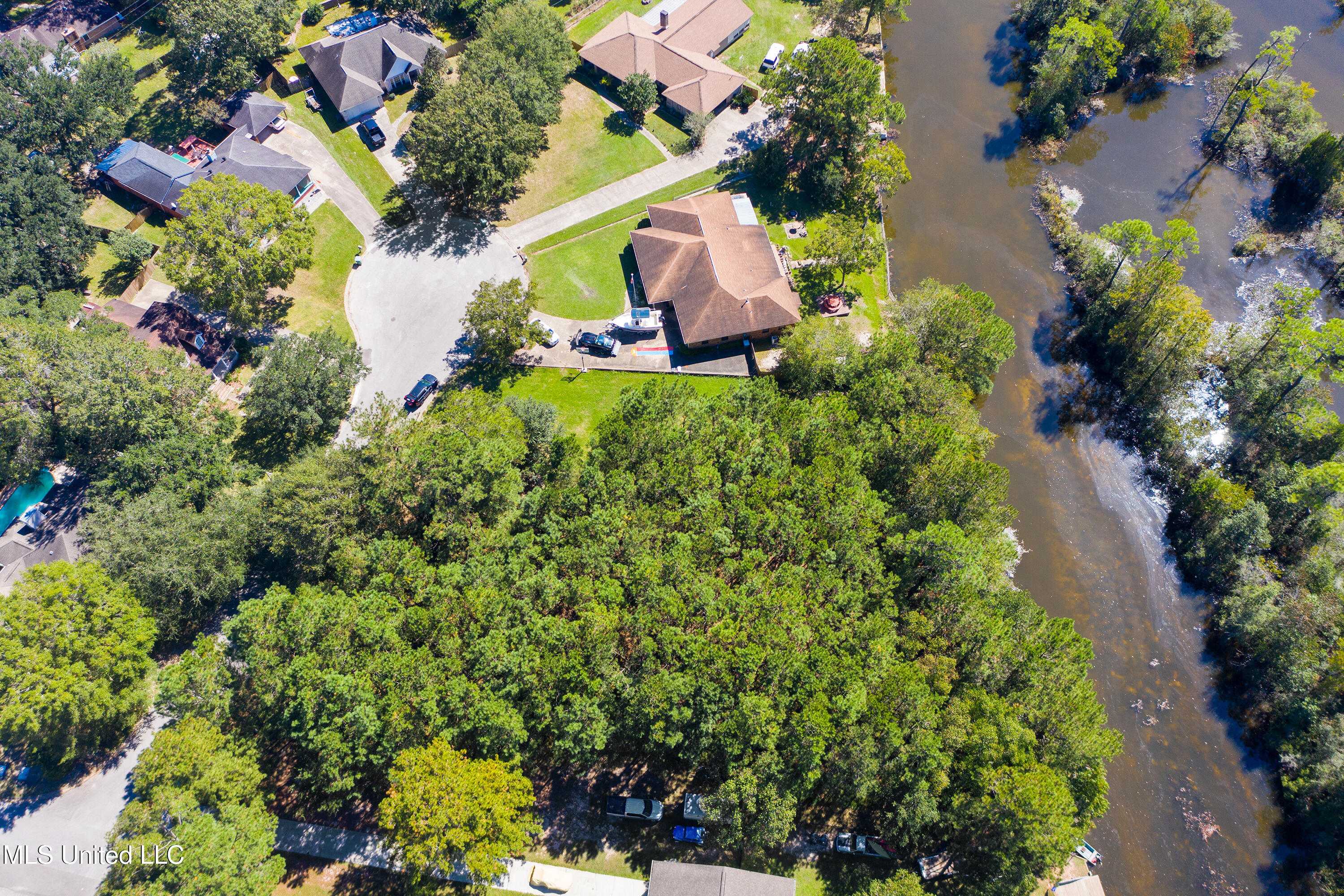 Creek Drive, Gulfport, Mississippi image 2