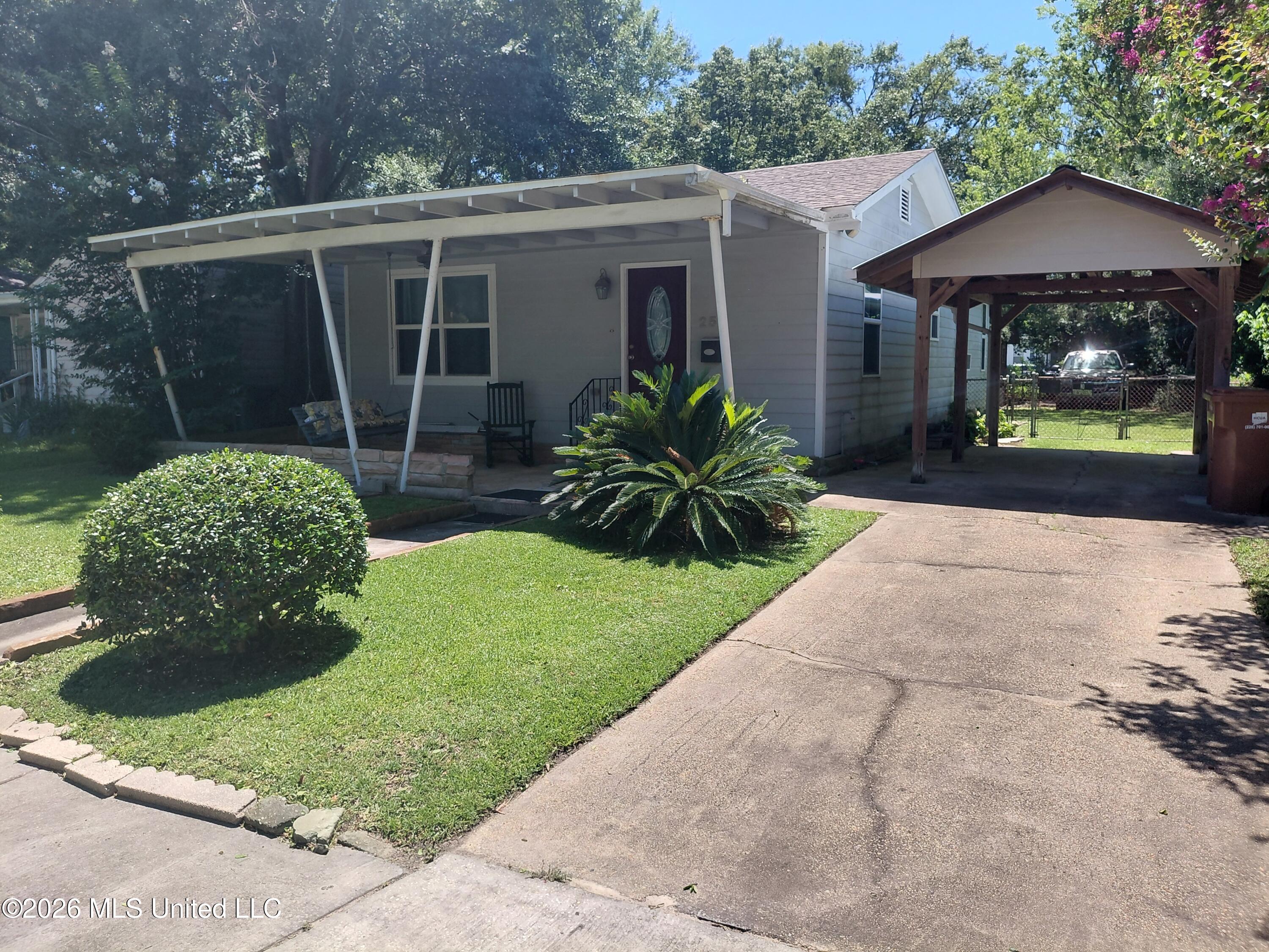 255 Hopkins Boulevard - Photo 2