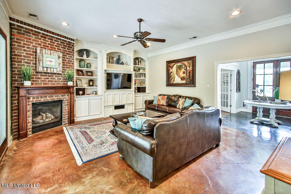 Nesbit, Mississippi 38651, United States, 5 Bedrooms Bedrooms, ,3 BathroomsBathrooms,Residential,Active,147804