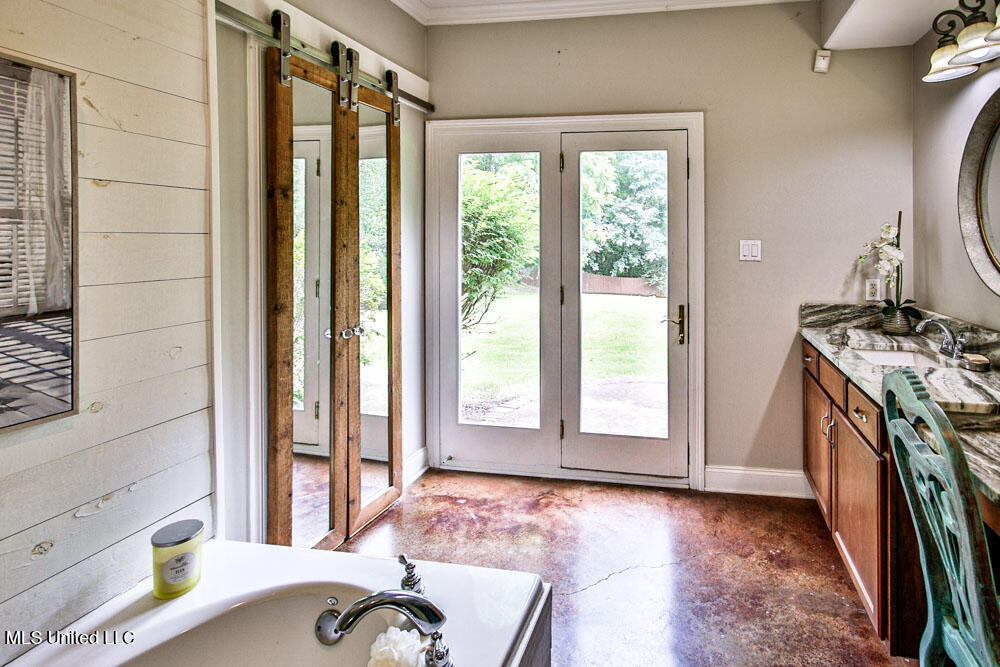 Nesbit, Mississippi 38651, United States, 5 Bedrooms Bedrooms, ,3 BathroomsBathrooms,Residential,Active,147804