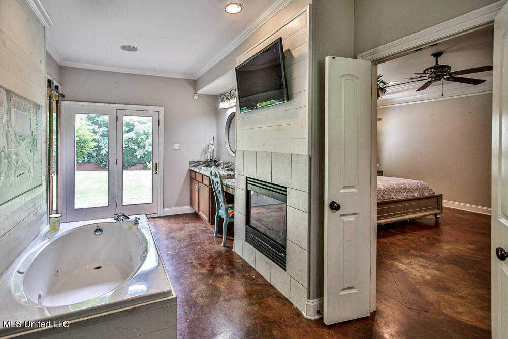 Nesbit, Mississippi 38651, United States, 5 Bedrooms Bedrooms, ,3 BathroomsBathrooms,Residential,Active,147804