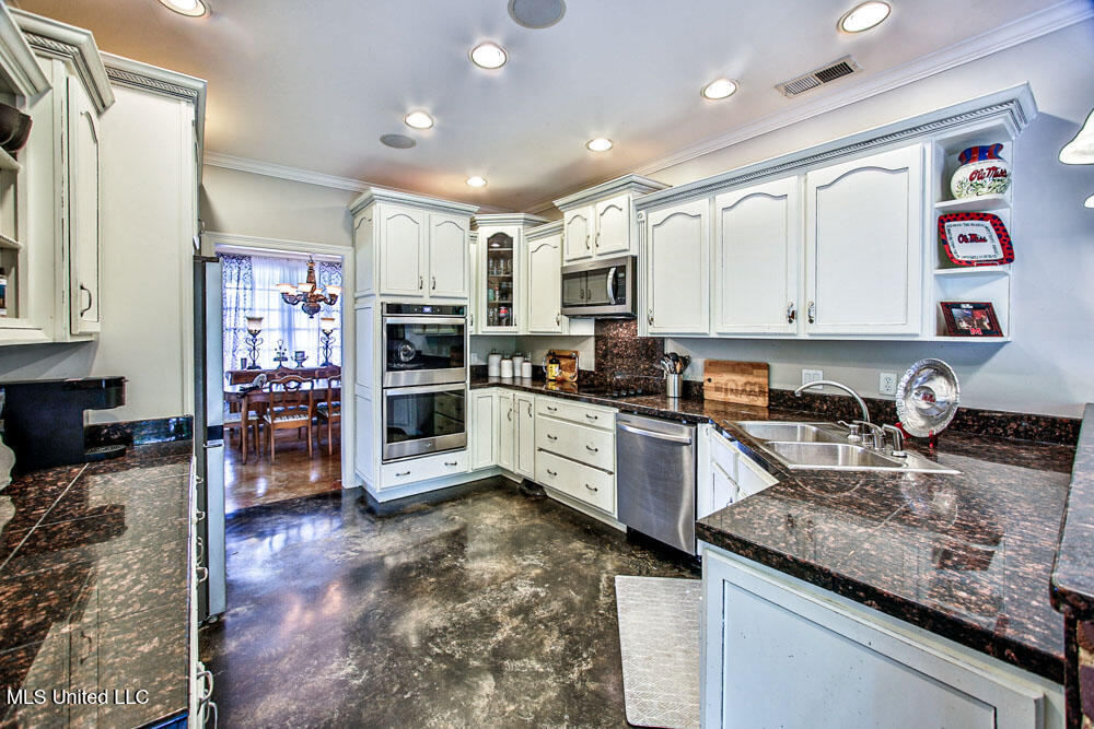 Nesbit, Mississippi 38651, United States, 5 Bedrooms Bedrooms, ,3 BathroomsBathrooms,Residential,Active,147804