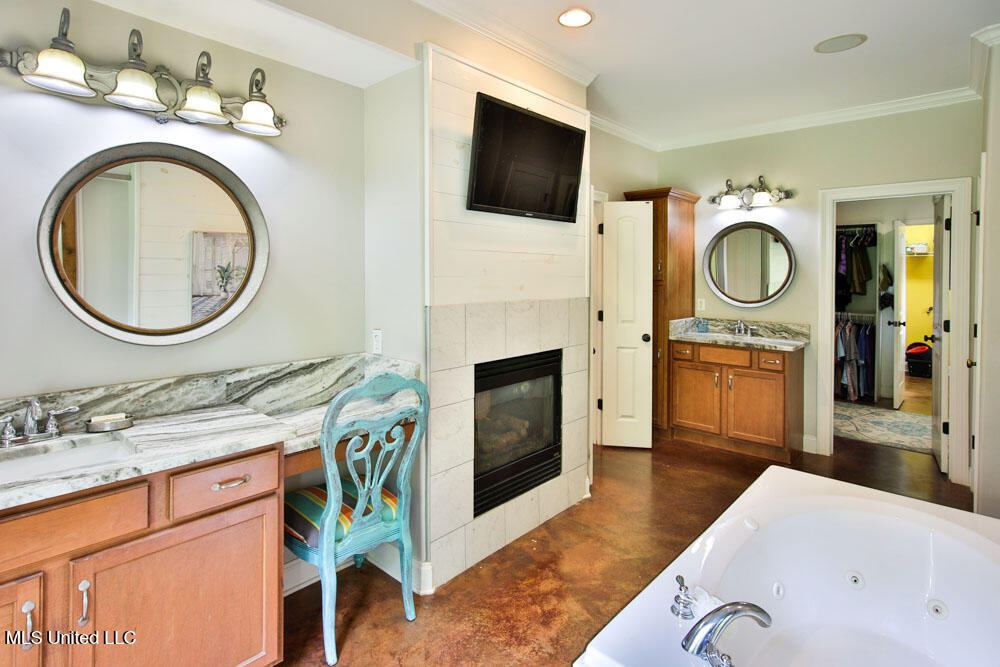 Nesbit, Mississippi 38651, United States, 5 Bedrooms Bedrooms, ,3 BathroomsBathrooms,Residential,Active,147804