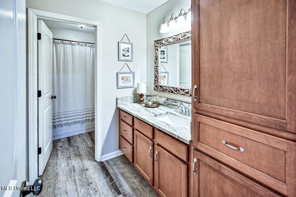 Nesbit, Mississippi 38651, United States, 5 Bedrooms Bedrooms, ,3 BathroomsBathrooms,Residential,Active,147804