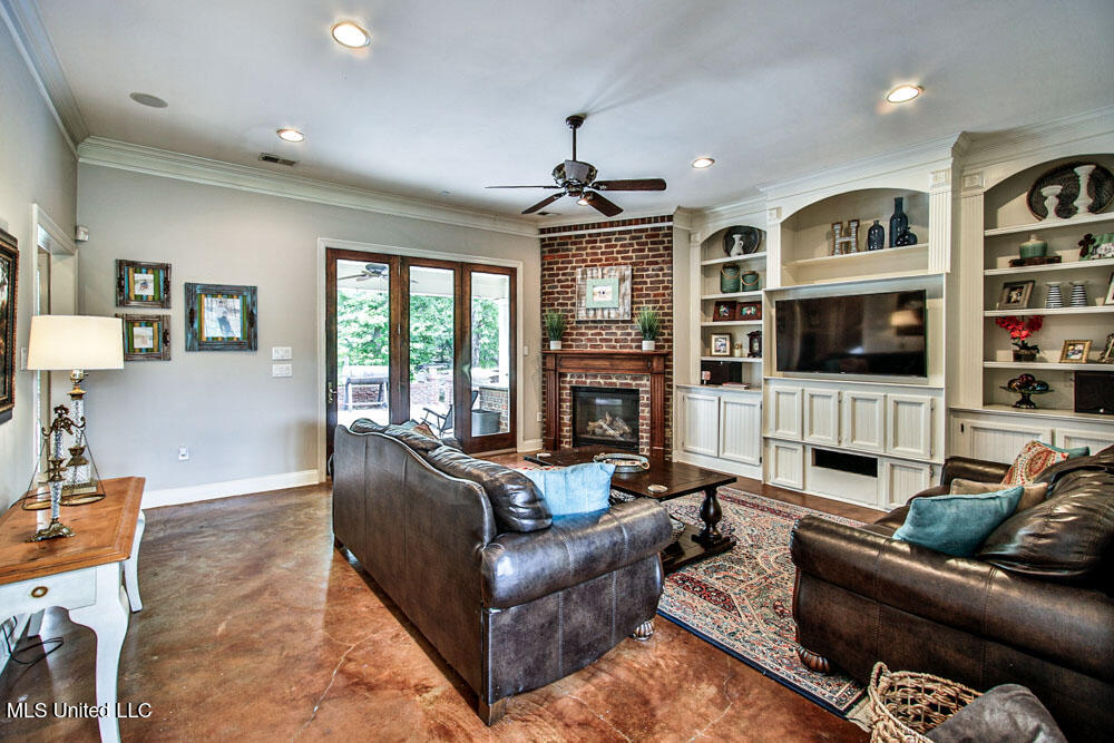 Nesbit, Mississippi 38651, United States, 5 Bedrooms Bedrooms, ,3 BathroomsBathrooms,Residential,Active,147804