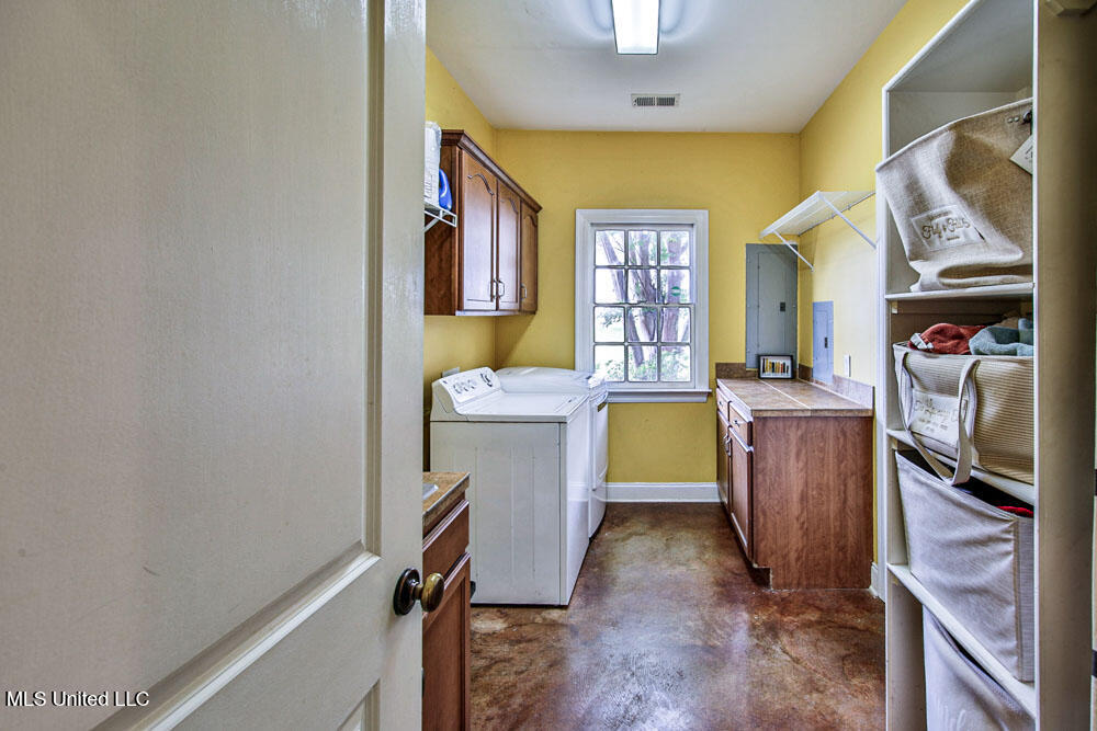 Nesbit, Mississippi 38651, United States, 5 Bedrooms Bedrooms, ,3 BathroomsBathrooms,Residential,Active,147804