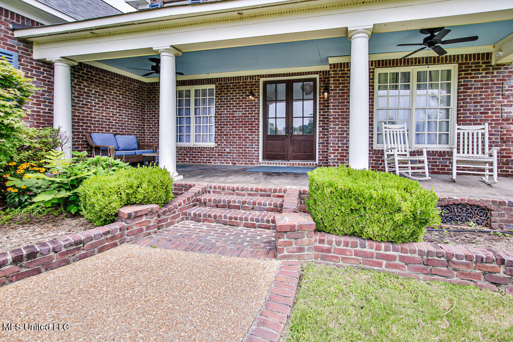 Nesbit, Mississippi 38651, United States, 5 Bedrooms Bedrooms, ,3 BathroomsBathrooms,Residential,Active,147804