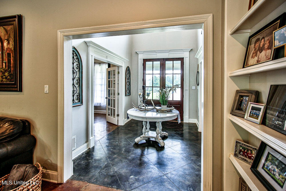 Nesbit, Mississippi 38651, United States, 5 Bedrooms Bedrooms, ,3 BathroomsBathrooms,Residential,Active,147804