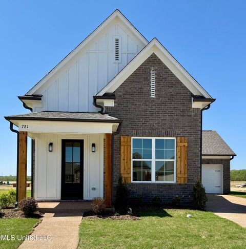 Homes For Sale - 902 Coahoma Court<br/> Nesbit, MS 38651