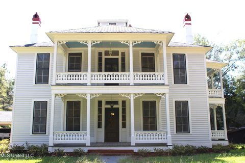 Homes For Sale - 701 E Holly Street<br/> Ellisville, MS 39437