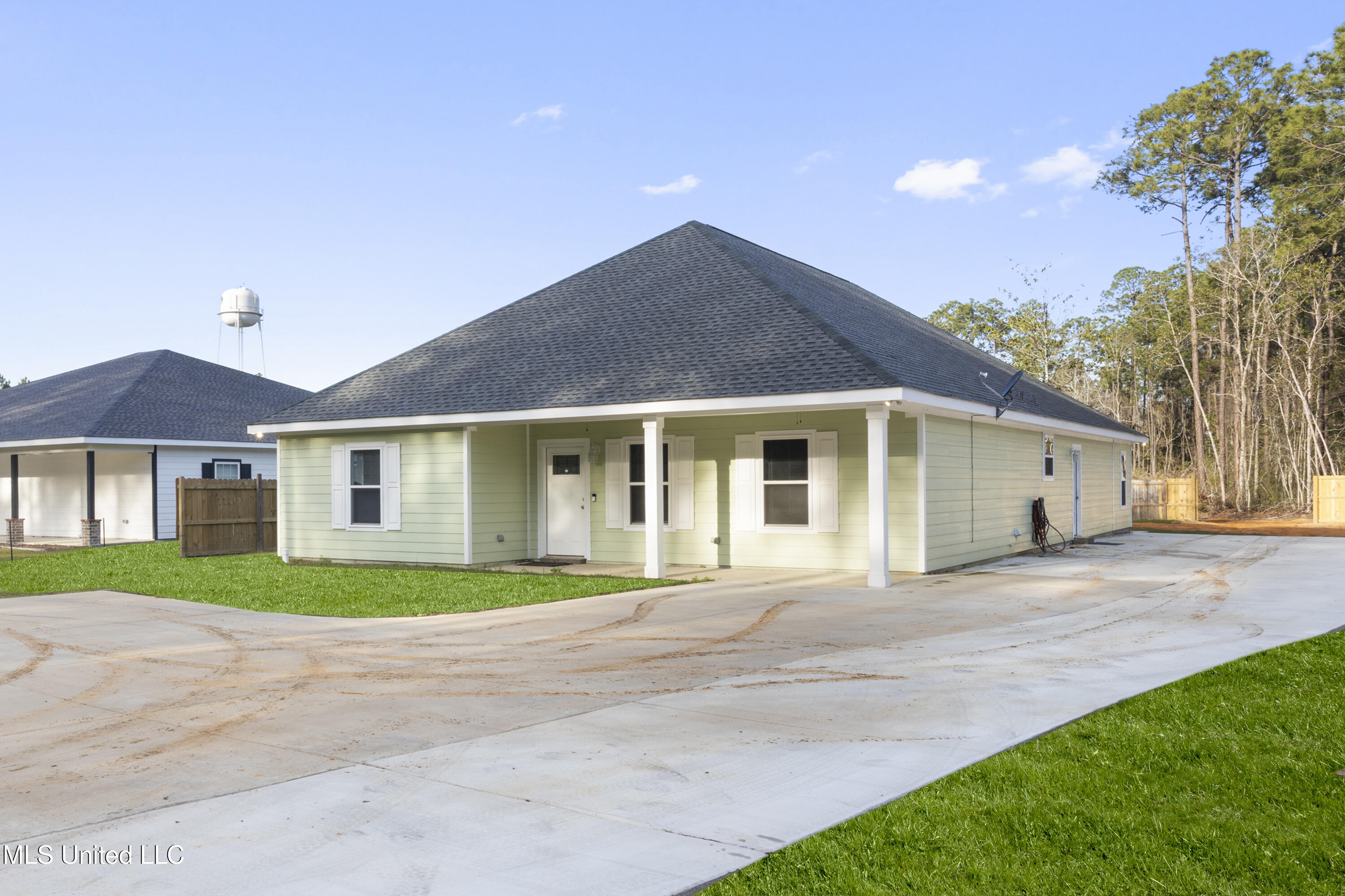 6817 Martin Bluff Road, Gautier, Mississippi image 2