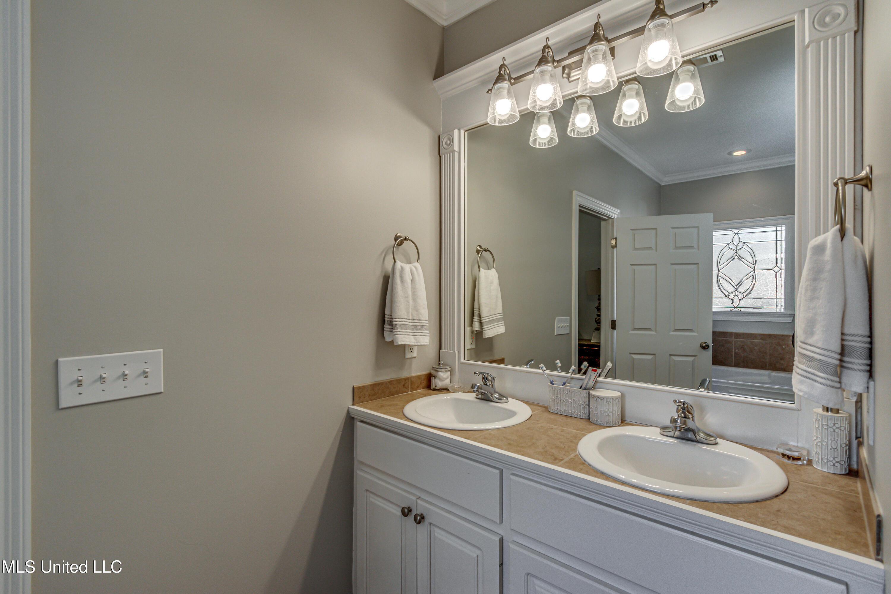 519 Oak Park Circle, Pearl, Mississippi image 27