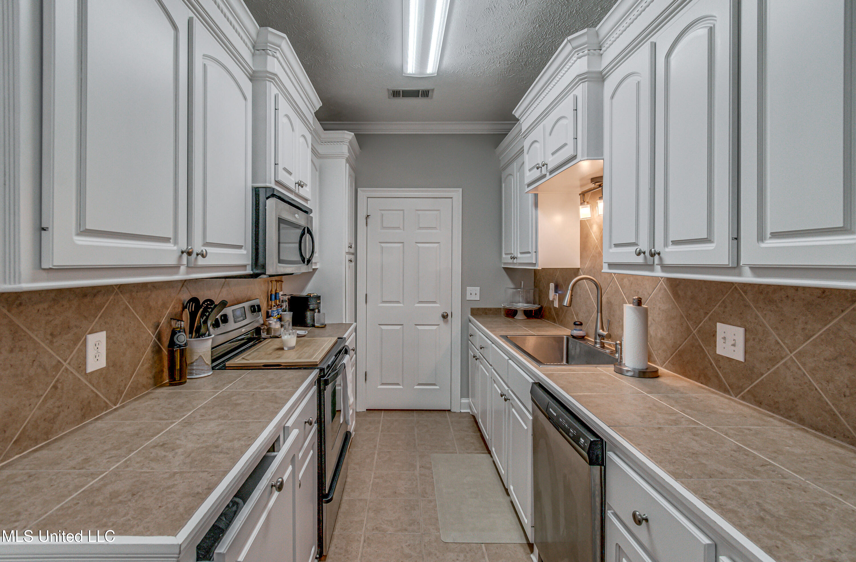 519 Oak Park Circle, Pearl, Mississippi image 17