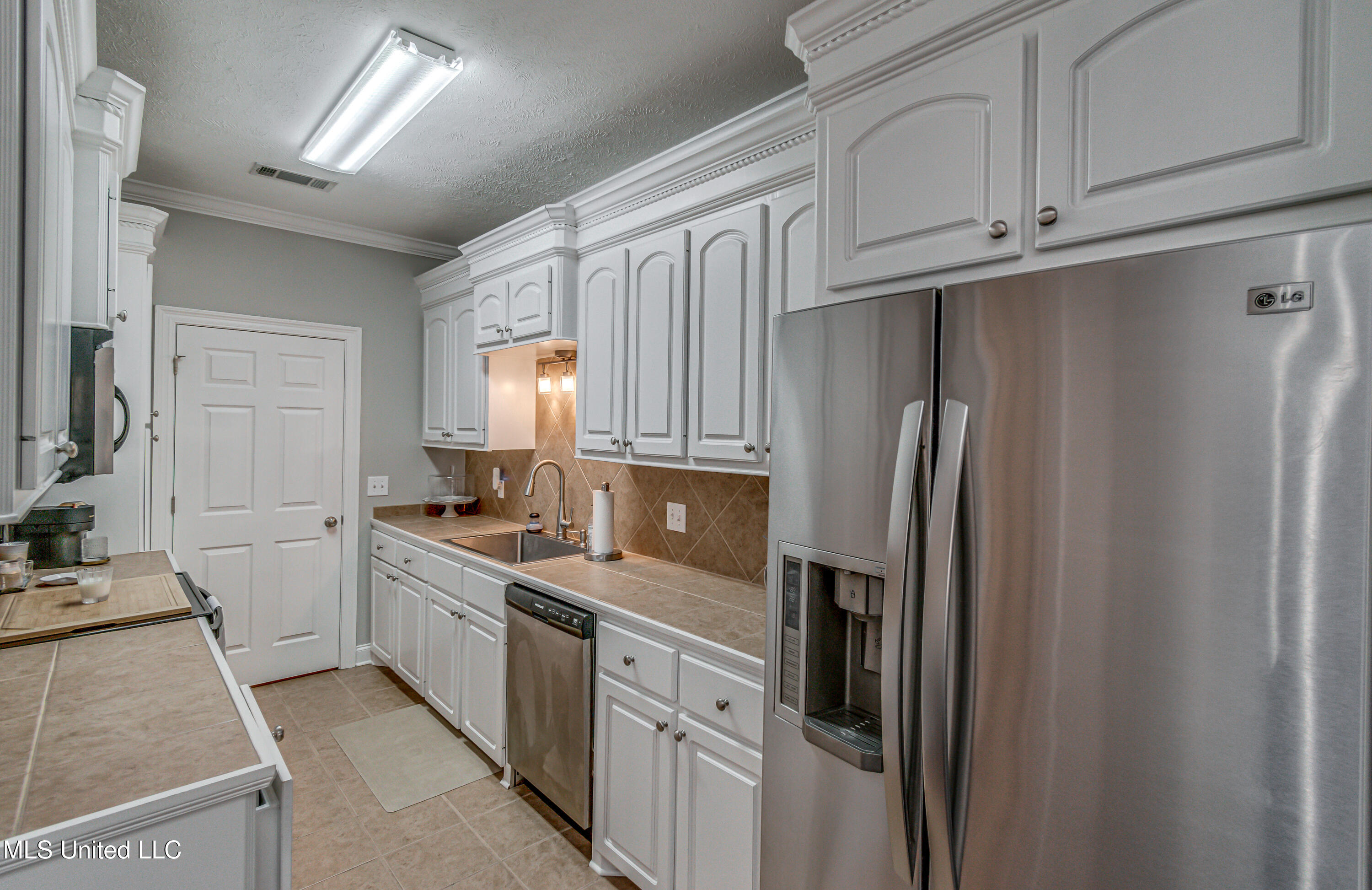 519 Oak Park Circle, Pearl, Mississippi image 16