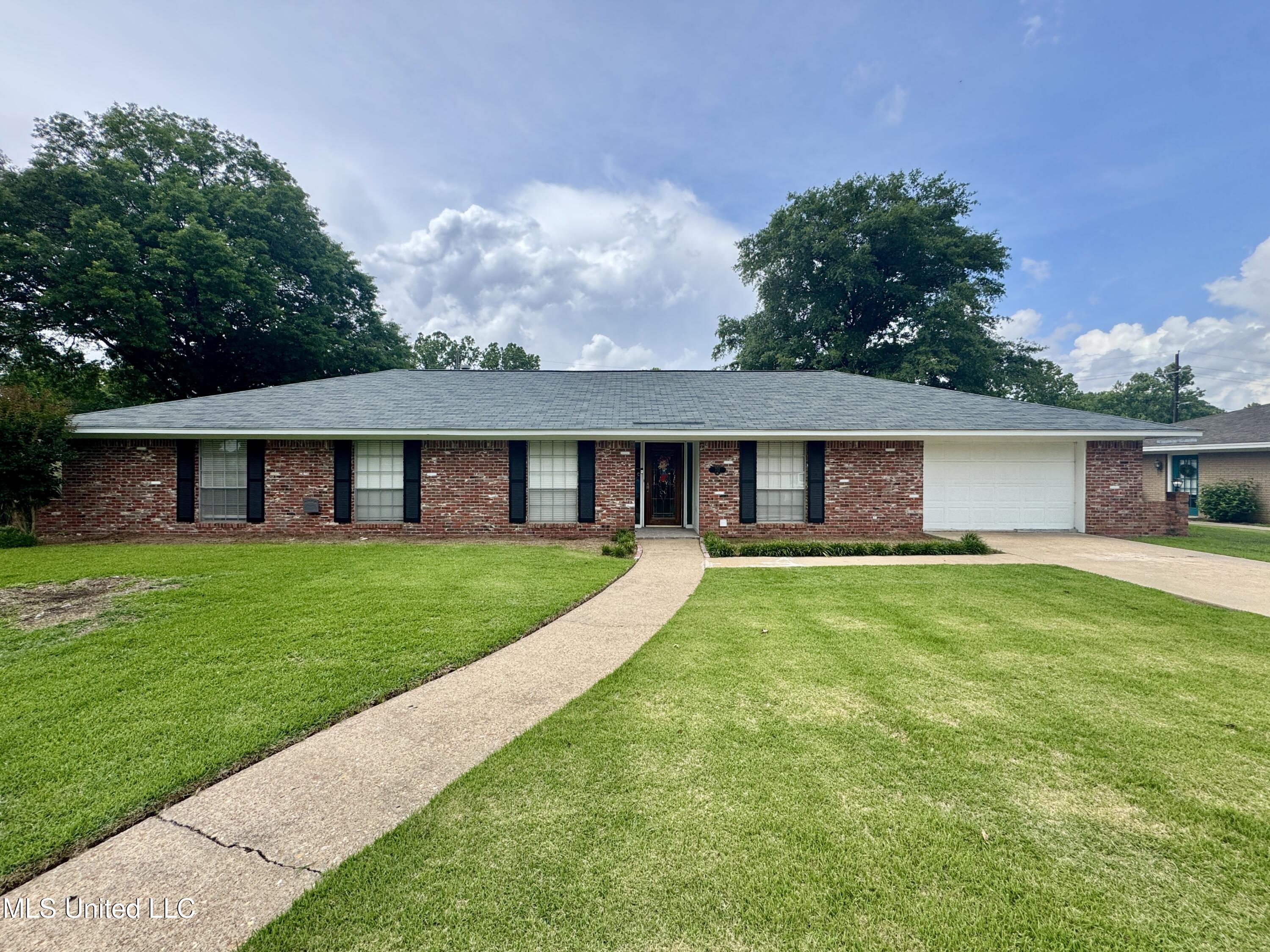 712 Alta Vista Drive, Greenwood, Mississippi image 1