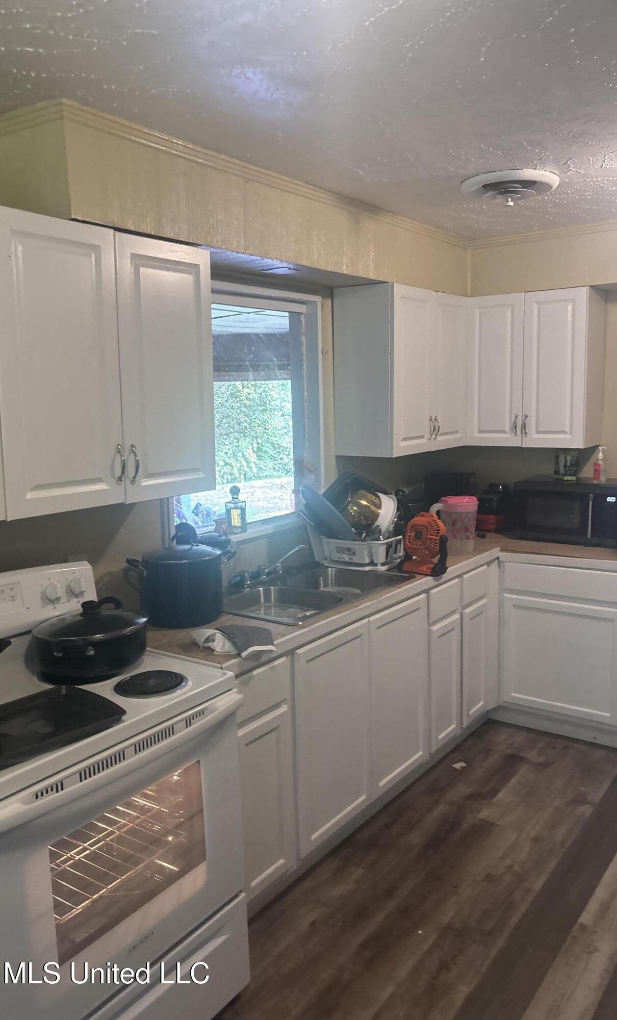 4113 Oakhill Drive, Jackson, Mississippi image 2