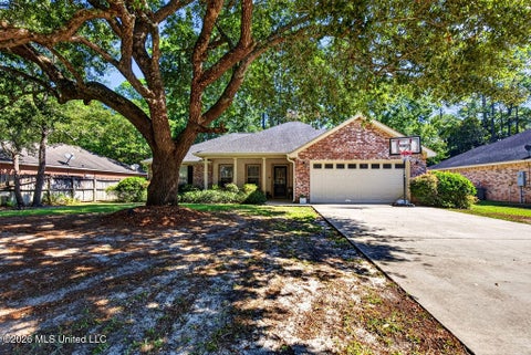 Homes For Sale - 524 Oak Street<br/> Ocean Springs, MS 39564