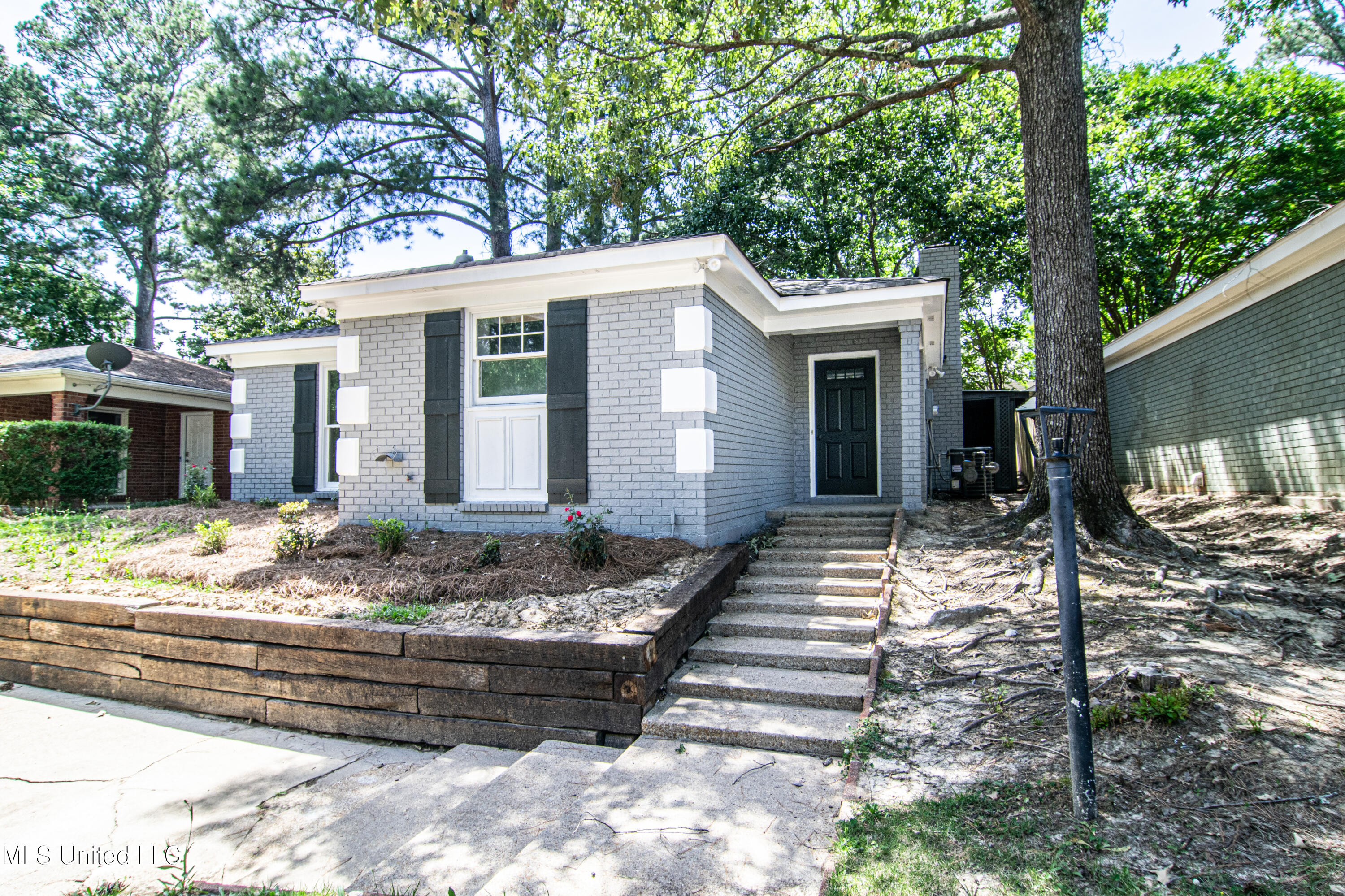 13 Ashland Avenue, Brandon, Mississippi image 1