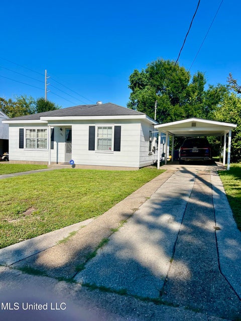 Homes For Sale - 186 Summer Place<br/> Biloxi, MS 39530