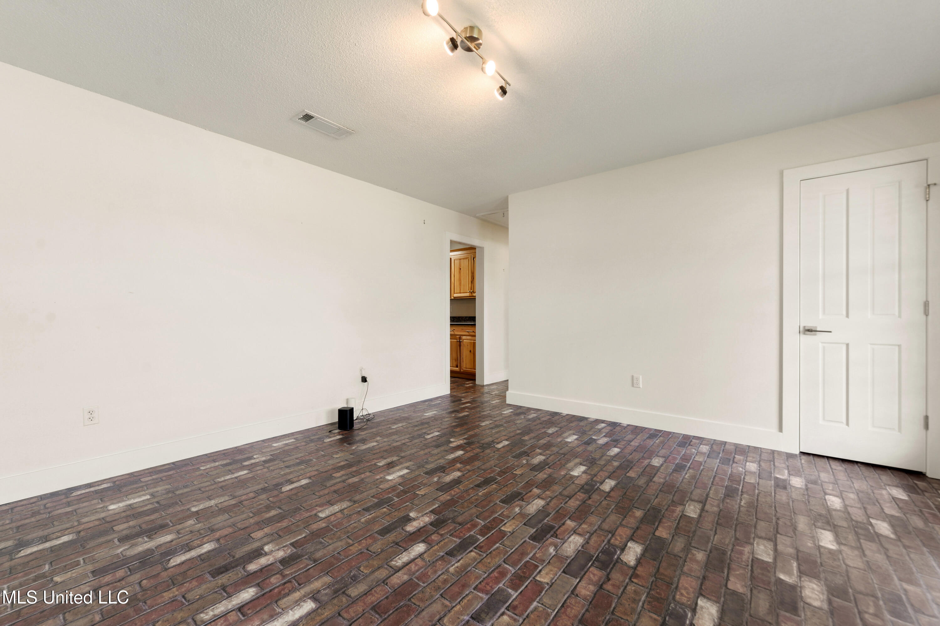 141 Gary Street, Gulfport, Mississippi image 6