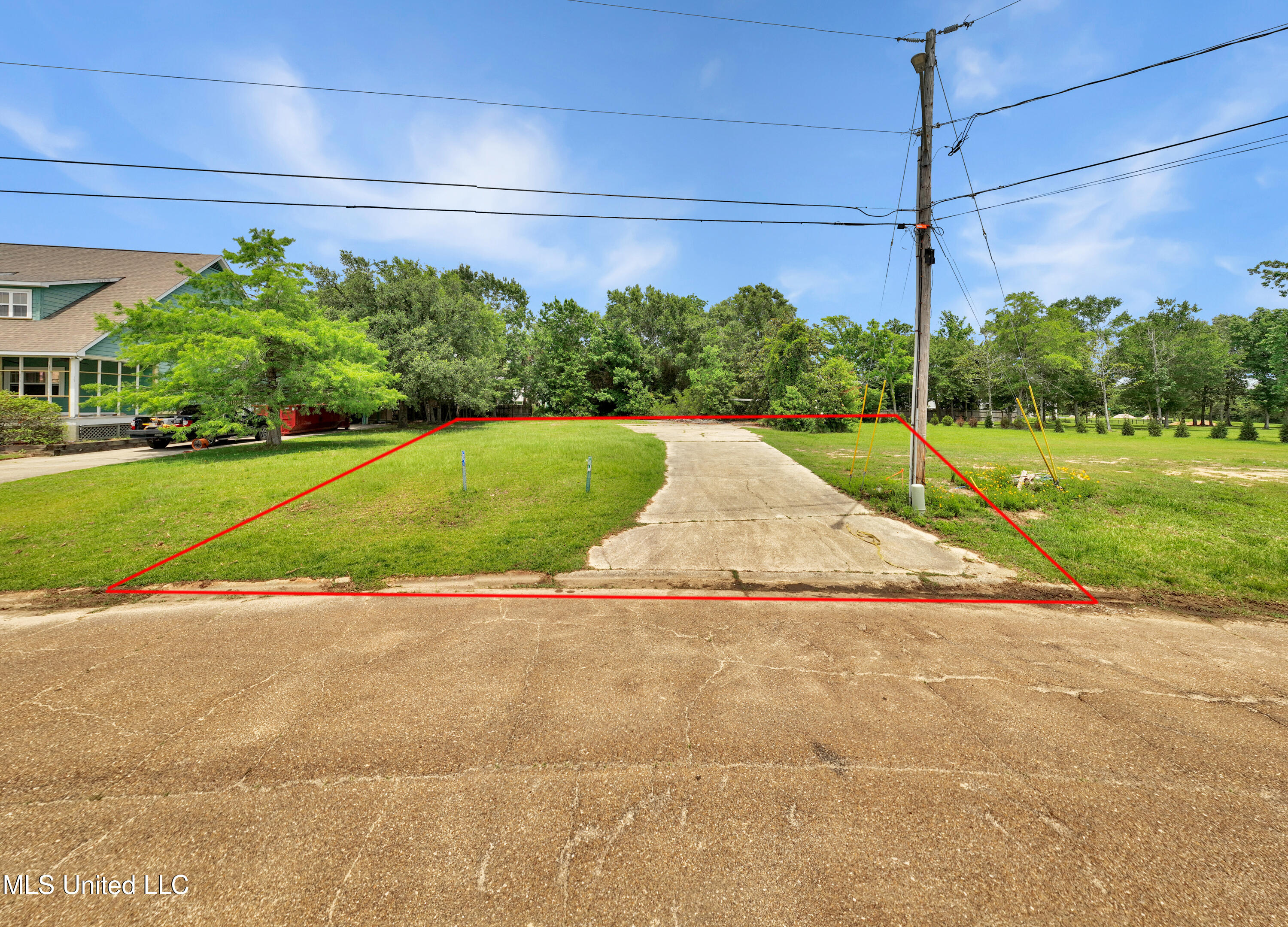 108 Seabrook Drive, Waveland, Mississippi image 1